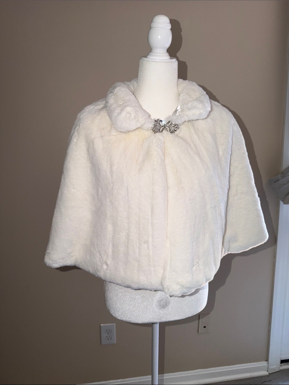 Ivory Faux Fur Short Cape Jacket - Women's Elegant Winter Coat
